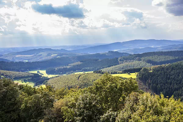 Hügel, Wälder und Felder im Westerwald